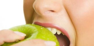 Interesante: La manzana, una excelente forma de blanquecer tus dientes
