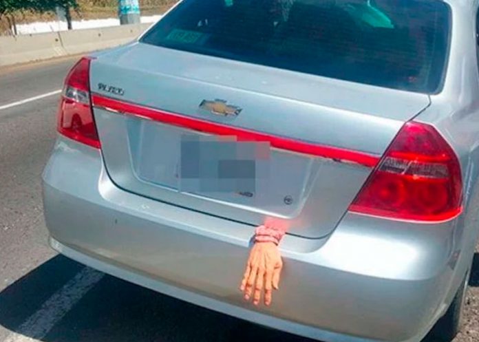 Viral: Decoran un carro por Halloween y pobladores llaman a la policía