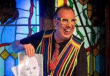 Mago muere de infarto sobre el escenario y el público creía era "show"