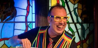 Mago muere de infarto sobre el escenario y el público creía era "show"