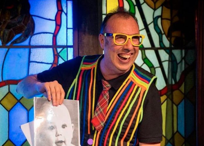 Mago muere de infarto sobre el escenario y el público creía era 