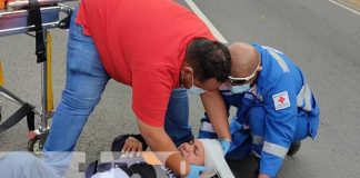 Conductor a exceso de velocidad se estrella contra camioneta en Managua