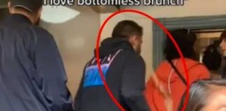 ¡Asqueroso! Hombre echa el "perro" en la espalda de una mujer (VIDEO)