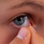 Tengan cuidado: Mujer acumuló 23 lentes de contacto en los ojos Tengan cuidado: Mujer acumuló 23 lentes de contacto en el ojo