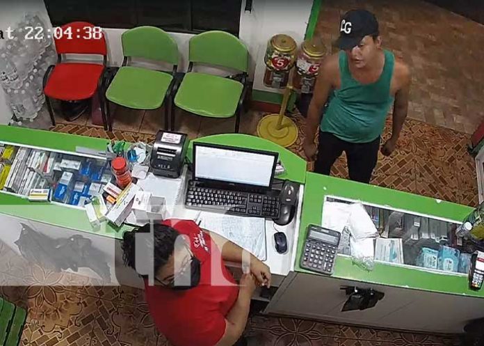 Sujeto roba un tarro de leche de una farmacia en Juigalpa