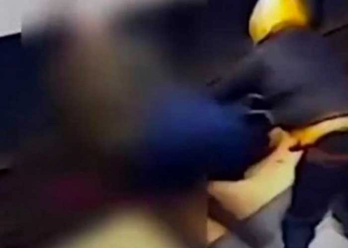 Video: Intentó asesinar a sujeto arrojándolo a las vías de un tren en EEUU