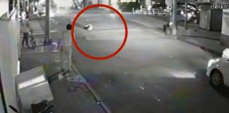 ¡Casi lo mata! Camioneta atropella horriblemente a motorizado (VIDEO)