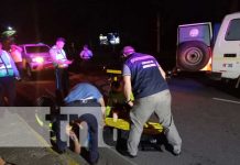 Irresponsable conductor atropella a peatón ebrio y se da a la fuga en Carretera a Masaya Irresponsable conductor atropella a peatón ebrio y se da a la fuga en Carretera a Masaya