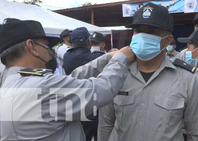 1 MIGOB en Estelí ascendió en grados a varios funcionarios