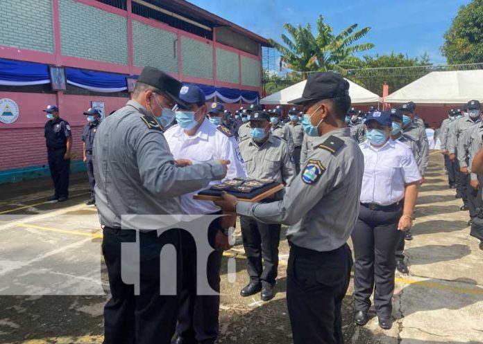 Ministerio de Gobernación ascendió en grados a funcionarios públicos en Chinandega