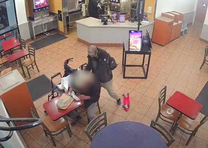 Abuelo discapacitado en Los Ángeles fue apuñalado