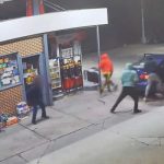Nueva York: Empleado recibe brutal paliza luego que le robaran