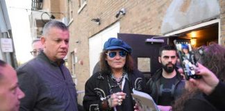 Johnny Depp causa revuelo al mostrarse 'chintano' en redes sociales