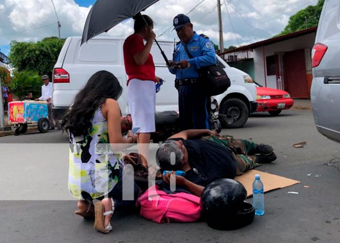Colisión entre motociclista y un microbús deja un lesionado en Managua