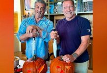«Happy Halloween» Stallone y Schwarzenegger listos para cortar cabezas Stallone y Schwarzenegger sacan sus cuchillos para Halloween