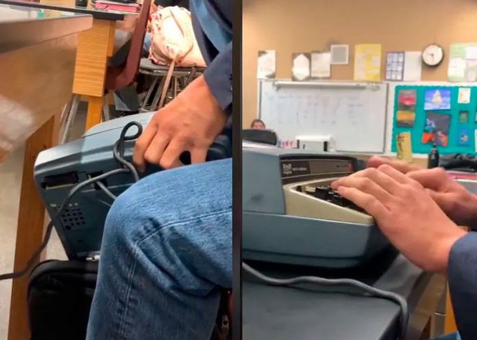 No tiene compu pero se llevó la máquina de escribir