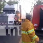 Bomberos intervienen oportunamente y evitan que un camión se incendie en Ocotal Bomberos intervienen oportunamente y evitan que un camión se incendie en Ocotal