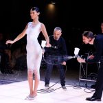Bella Hadid y su vestido hecho de aerosol que impacta las redes Bella Hadid y su vestido hecho de aerosol que impacta las redes sociales