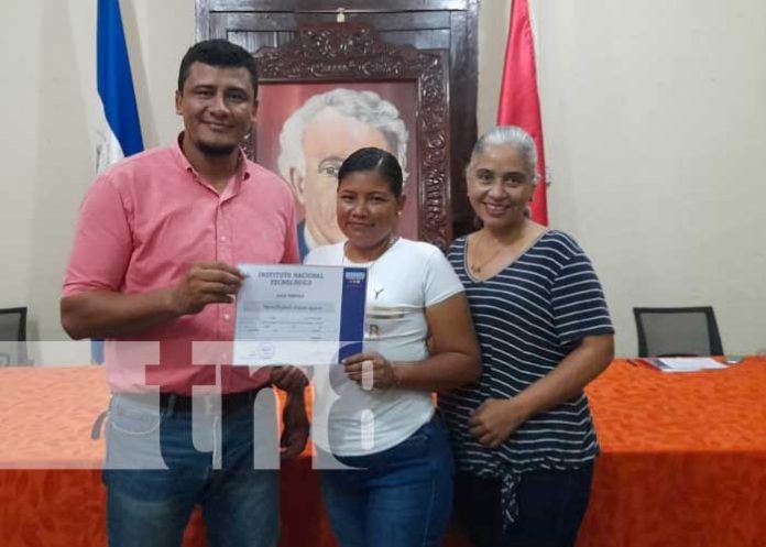 34 protagonistas de la escuela de oficio en Nandaime reciben su certificado