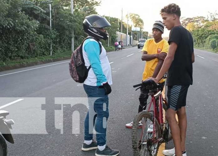 2 Ciclista se salva de la muerte tras catapultado por motociclista en Carretera Sur