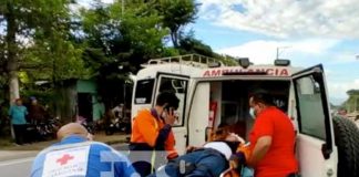 Conductor a exceso de velocidad se estrella contra camioneta en Managua