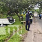 Se vuelca camioneta tras impactar contra otro vehículo en Juigalpa