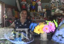 Emprendedora de Moyogalpa oferta adornos y flores, para el Día de los difuntos Emprendedora de Moyogalpa oferta adornos y flores, para el Día de los difuntos