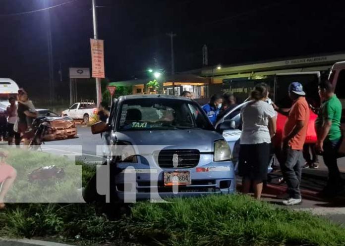 3 Fuerte accidente en la Carretera Nueva a León deja a dos personas lesionadas