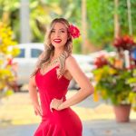 La presentadora nicaragüense Crismara Mendoza se cae en vivo La presentadora nicaragüense Crismara Mendoza se cae en transmisión en vivo