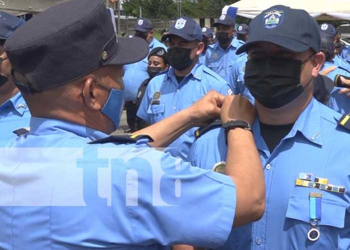 Oficiales de lo Policía Nacional de Estelí y Caribe Norte ascienden en grados