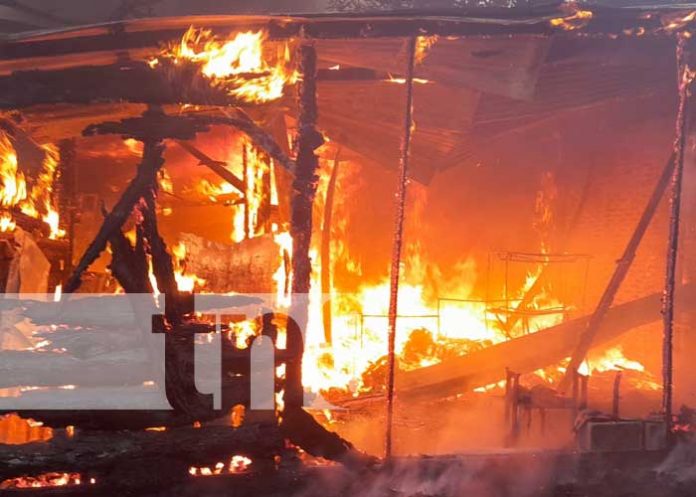 INCENDIO-ESTELI-2 Dos viviendas terminan en cenizas tras incendio en Estelí