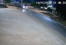 Viral en redes: Momentos en que joven decide quitarse la vida lanzándosele a camión