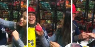 Saca del interior una caja roja que contiene el anillo