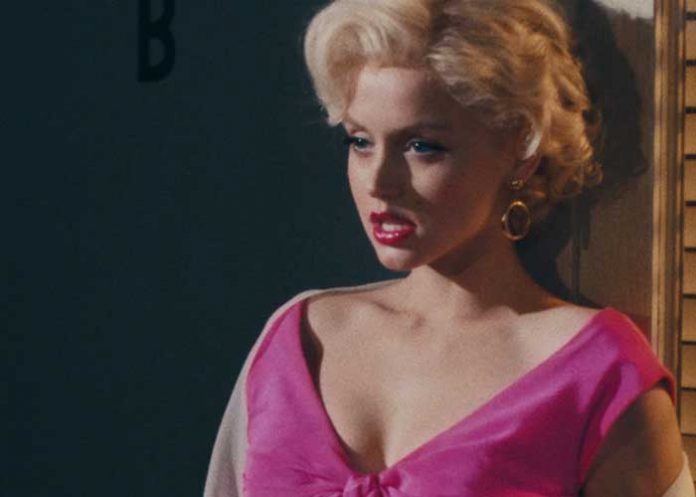 Escena de la película Blonde, de Netflix