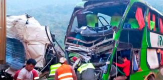 Por adelantar bus choca de frente con un camión dejando 23 heridos en Bolivia