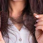 ¿Tienes caída de cabello? Conoce qué lo produce y como prevenirla Lavar el cabello con champús adaptados al tipo de pelo