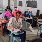 Se acabó el relajo: Se viraliza curioso método para no copiar en exámenes Se viraliza un curioso método Cascos 'anti-trampa'