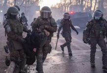Policía militarizada de Chile mancha una vez más las calles de sangre Policía militarizada de Chile mancha una vez más las calles de sangre