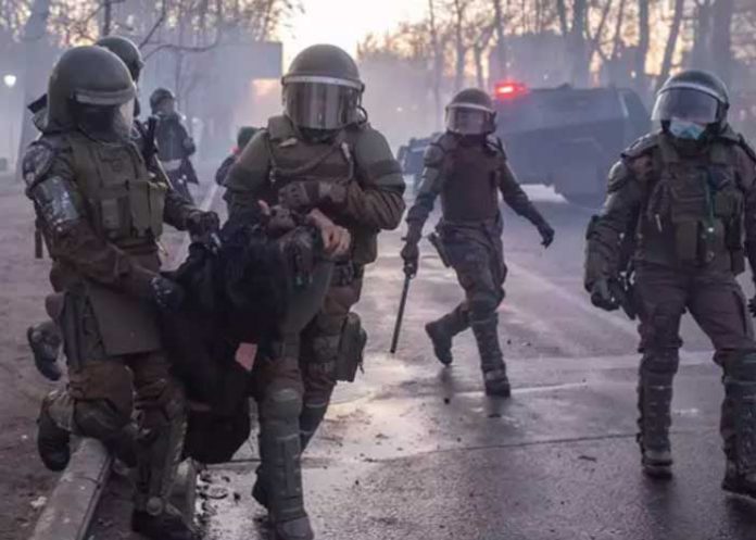 Policía militarizada de Chile mancha una vez más las calles de sangre