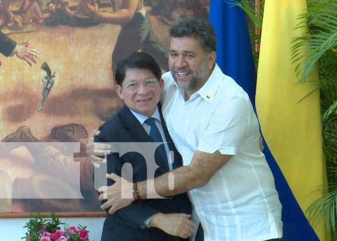 Nuevo embajador de Colombia presenta copias de estilo en Nicaragua