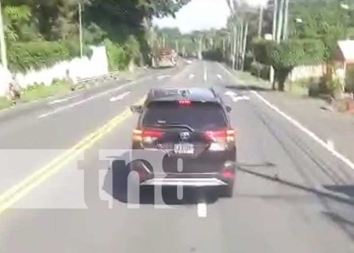 Conductor loco haciendo malas maniobras en la Carretera Sur
