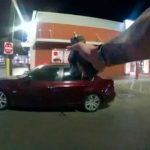 A quema ropa un policía de Estados Unidos le pegó un tiro a un menor A quema ropa un policía de Estados Unidos le pega un tiro a un menor