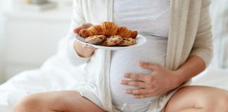«Importante» comer muchos ultraprocesados en el embarazo afecta a la habilidad verbal del niño