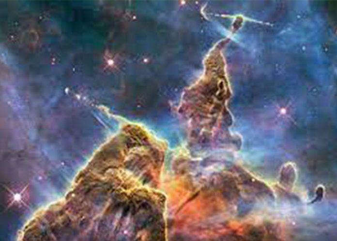 estrellas1 ¡Impresionante! Una fiesta repleta de estrellas rodea a Los Pilares de la Creación