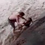 Un héroe: Félix «El Gemelo» Alvarado rescata a perrito de la corriente (VIDEO) Félix "El Gemelo" Alvarado rescata a perro de un cauce en Managua