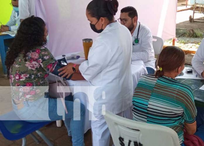 Feria de salud para concienciar sobre el cáncer de mama en el Hosp. Bertha Calderón