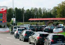 Huelga en varias refinerías de Francia agrava la escasez de combustible