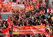 Miles de personas en Francia intensifican huelga por un alza salarial Miles de personas en Francia intensifican huelga por un alza salarial