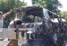 ¡El susto de sus vidas! Camioneta se prende en llamas en Carretera a Masaya Incendio de una camioneta en la Carretera a Masaya