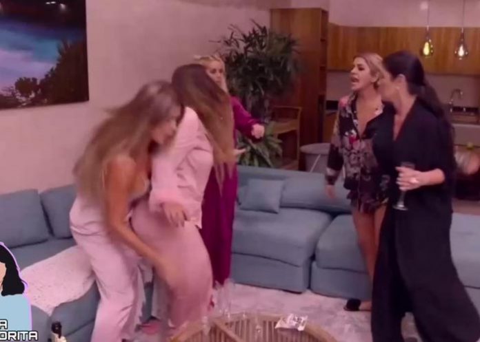 Escándalo han protagonizado Kimberly Flores y Mariana